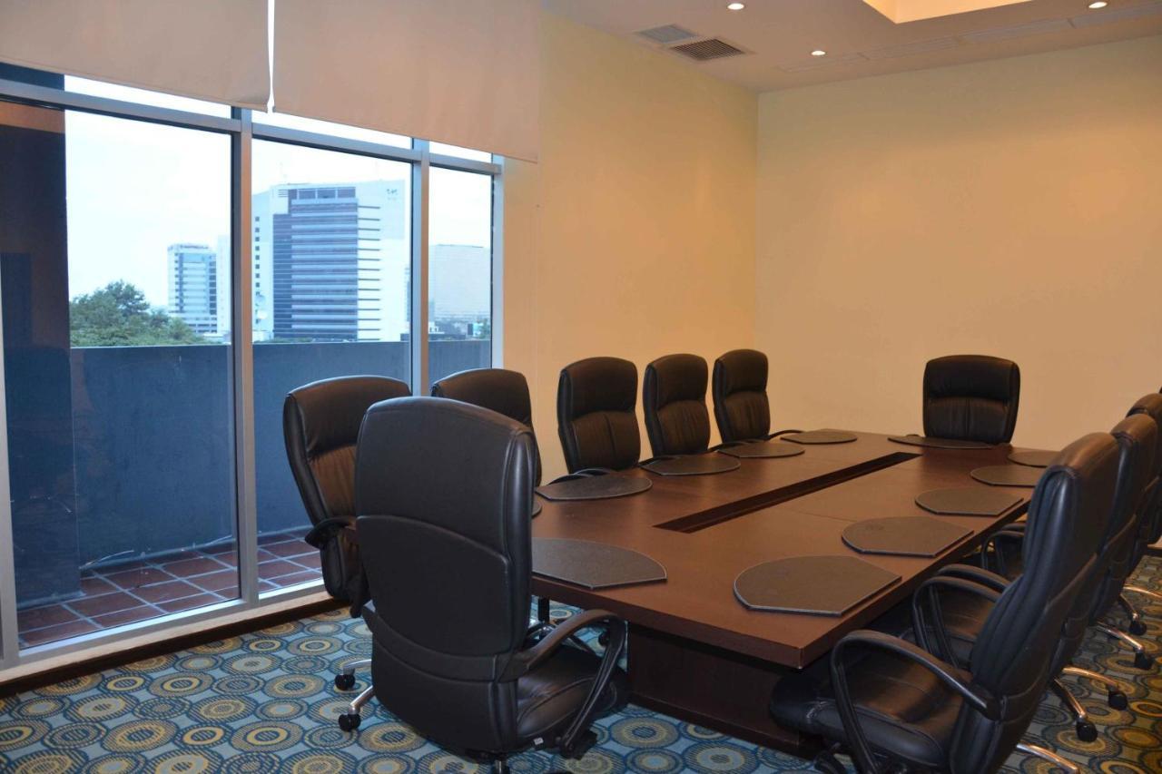 Courtyard By Marriott Guayaquil Hotel Ngoại thất bức ảnh