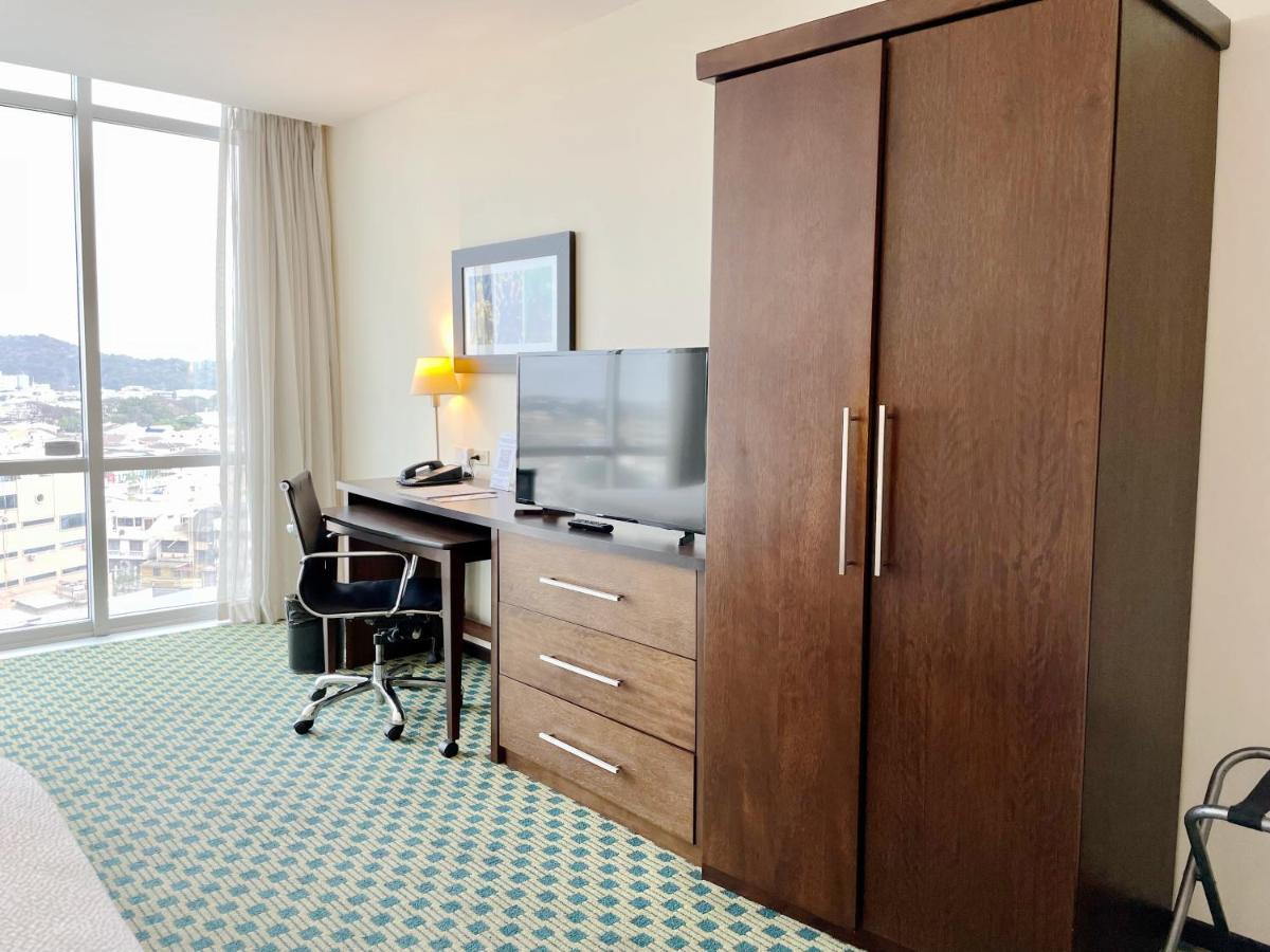 Courtyard By Marriott Guayaquil Hotel Ngoại thất bức ảnh