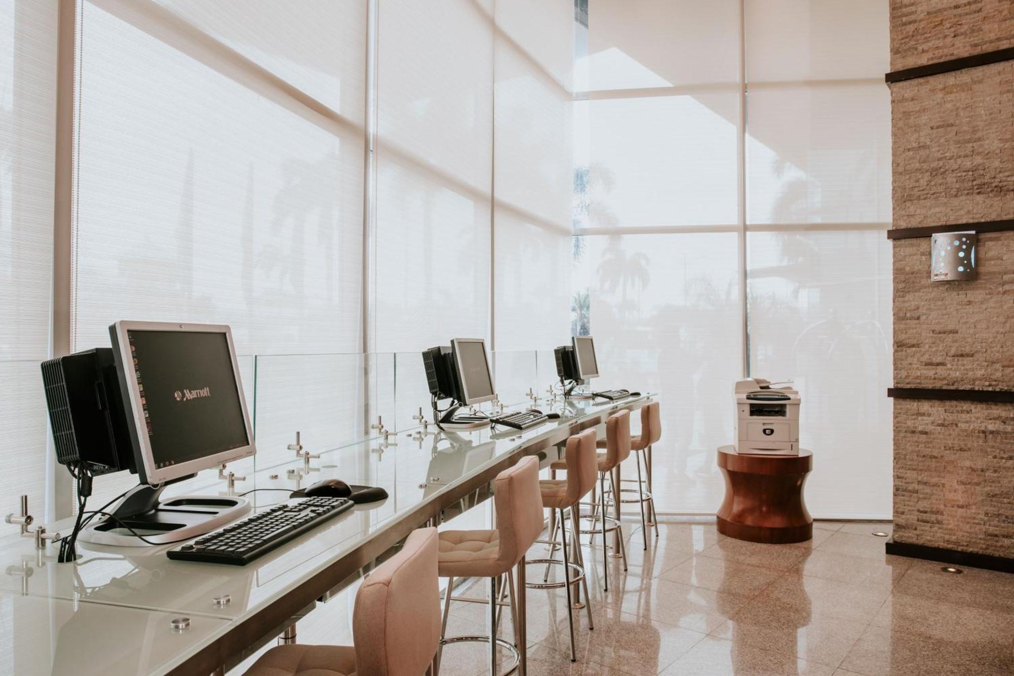 Courtyard By Marriott Guayaquil Hotel Ngoại thất bức ảnh